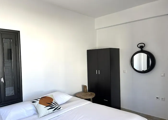 Oia Heights Apartment